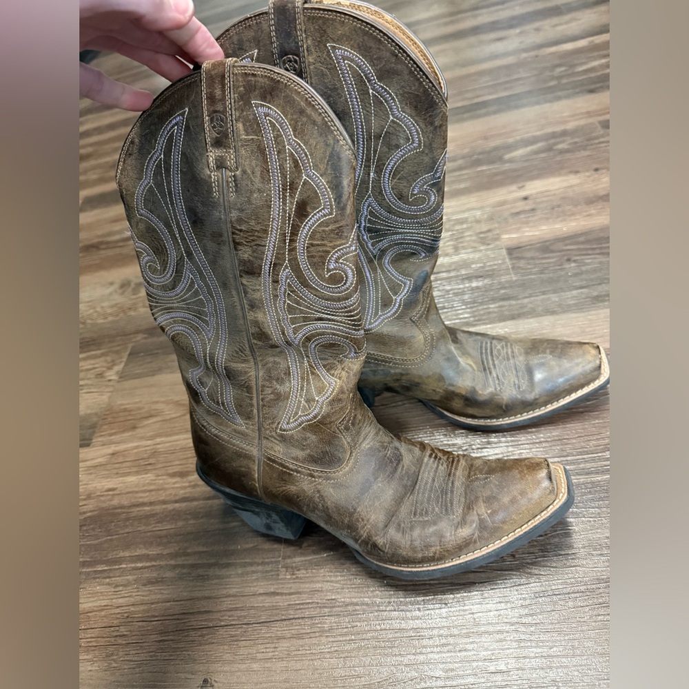 ARIAT boots! Cross listed on Mercari bc my prices are lower!
